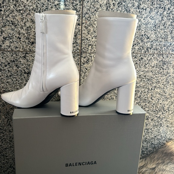 Balenciaga Logo Boots - Picture 7 of 16